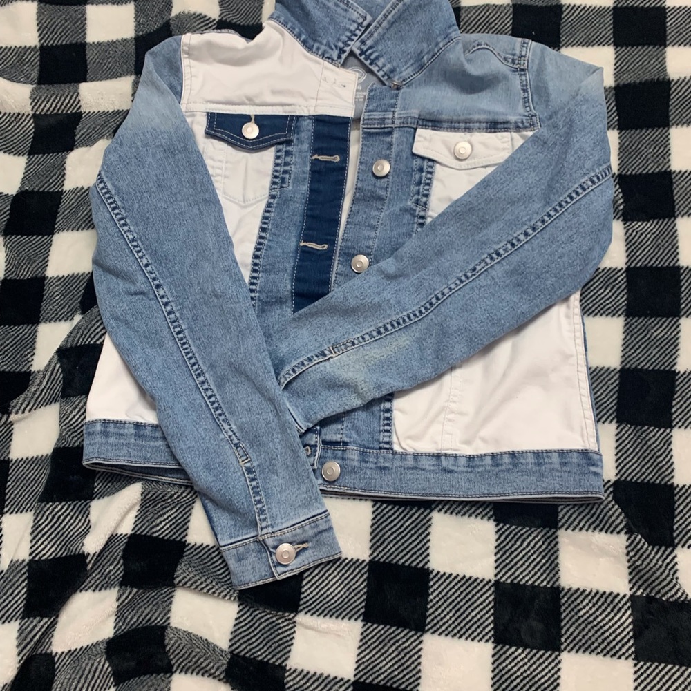Youth girl’s blue jean jacket.